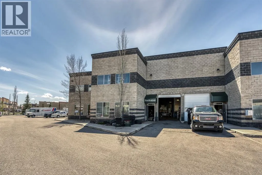 215, 32 Westwinds Crescent NE