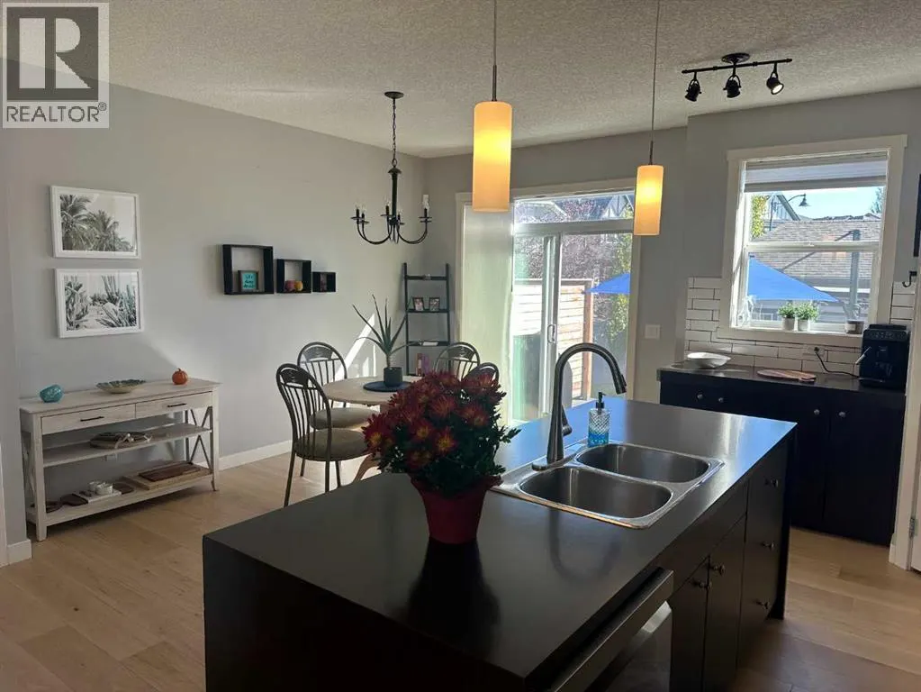 64 Elgin Meadows Manor SE