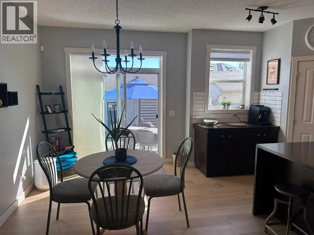 64 Elgin Meadows Manor SE