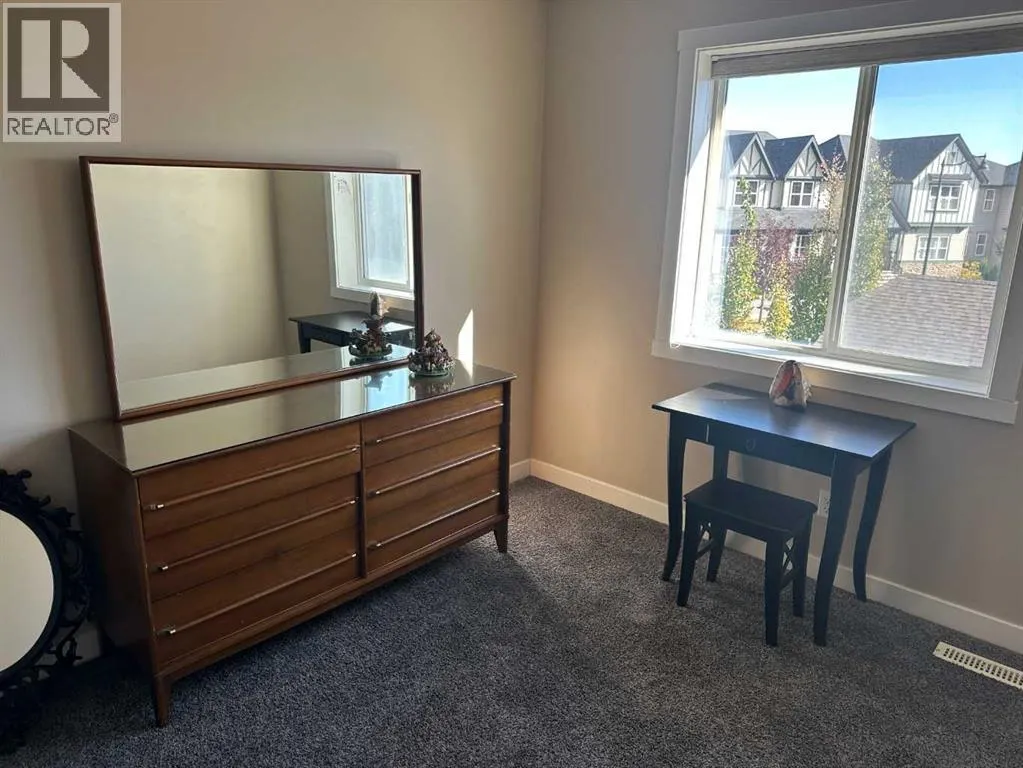 64 Elgin Meadows Manor SE