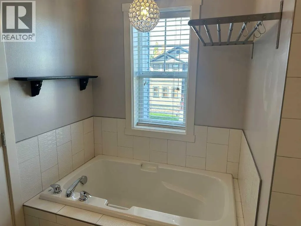 64 Elgin Meadows Manor SE