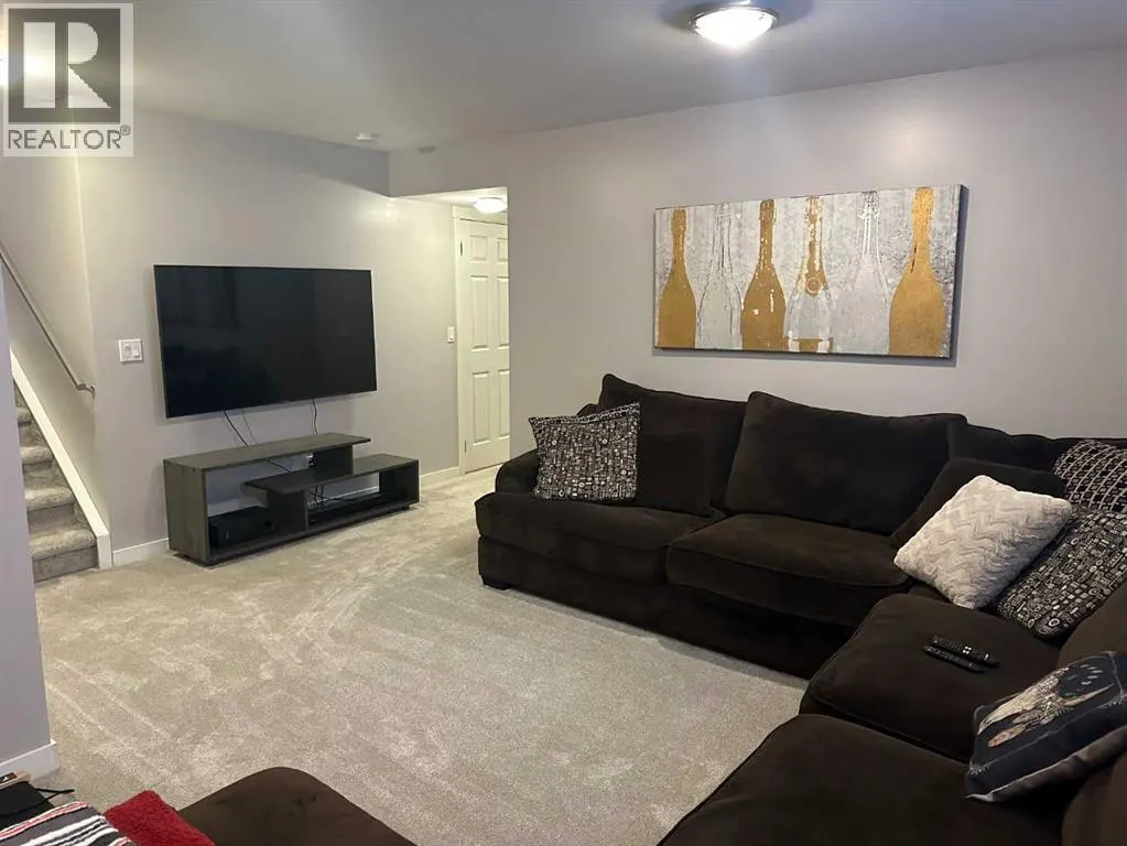 64 Elgin Meadows Manor SE