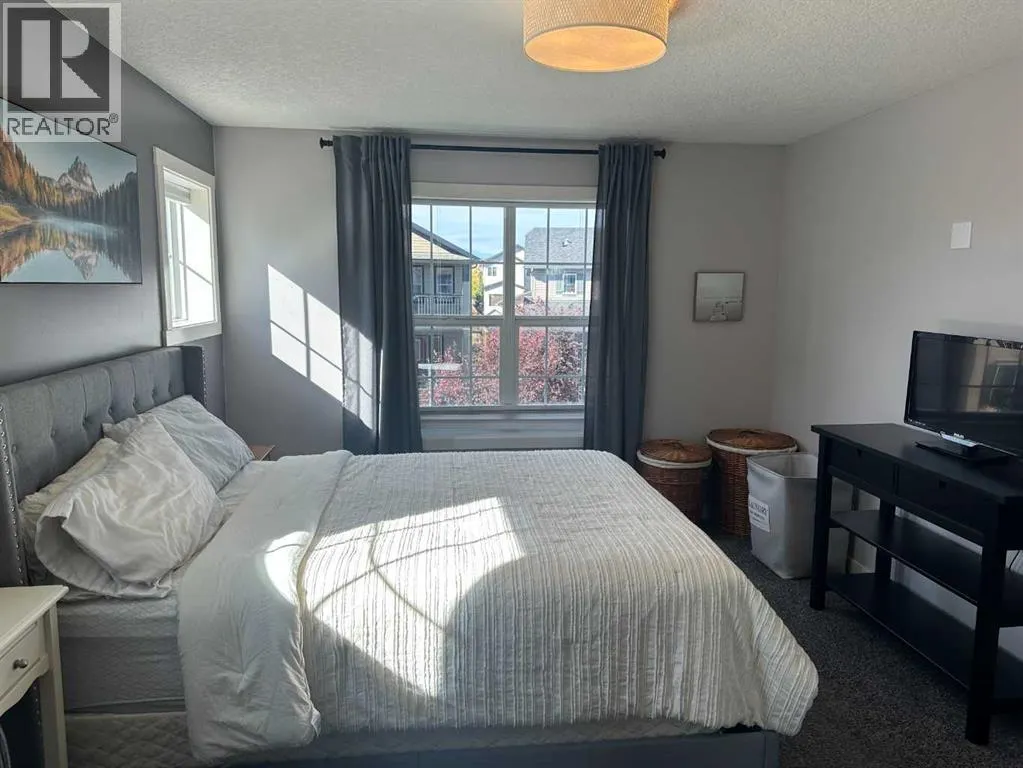 64 Elgin Meadows Manor SE
