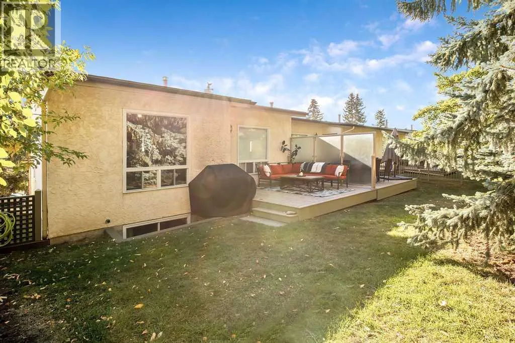 637 Strathcona Drive SW