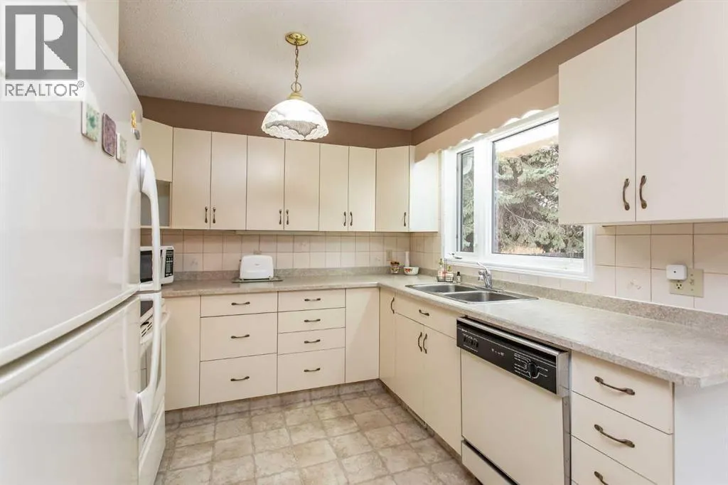 146 Welton Crescent