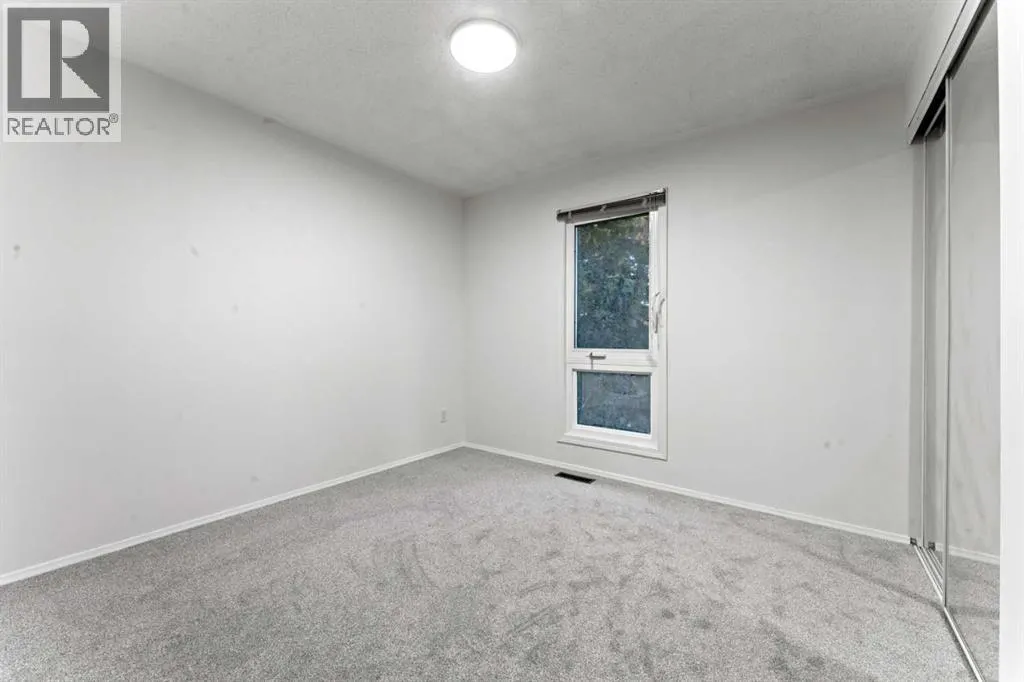 33, 5400 Dalhousie Drive NW
