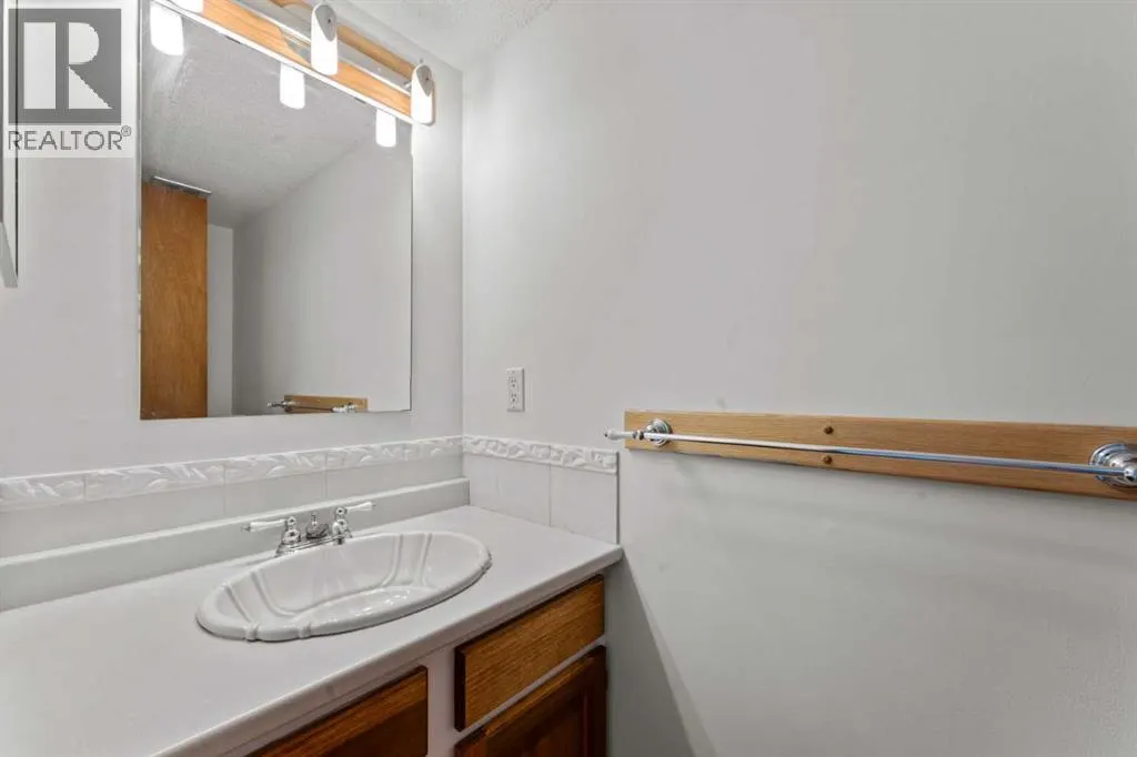 33, 5400 Dalhousie Drive NW