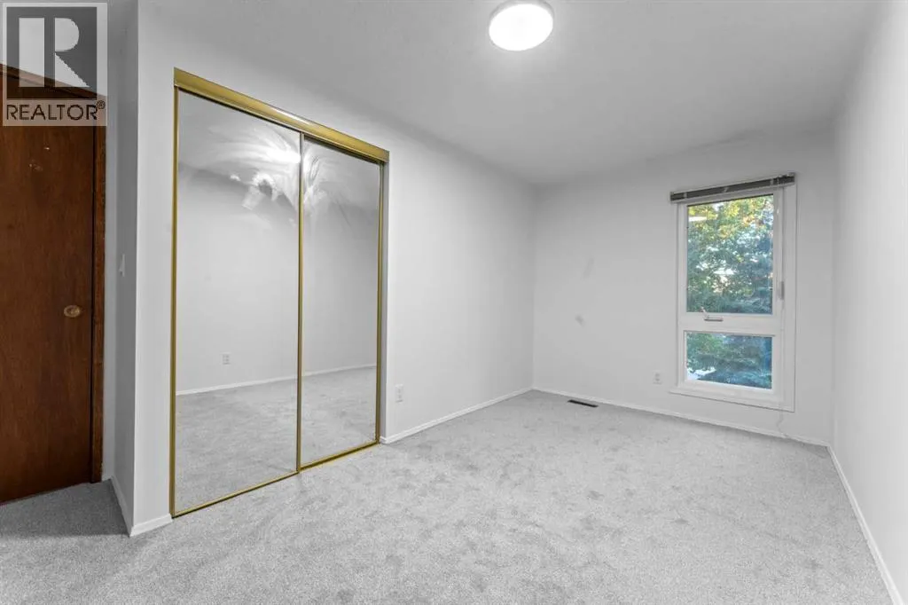33, 5400 Dalhousie Drive NW