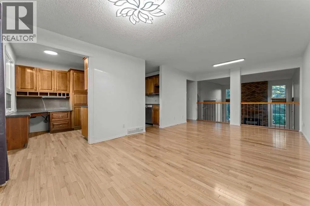 33, 5400 Dalhousie Drive NW