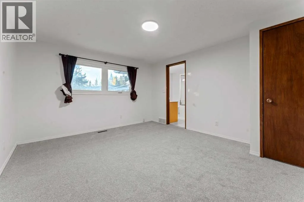 33, 5400 Dalhousie Drive NW