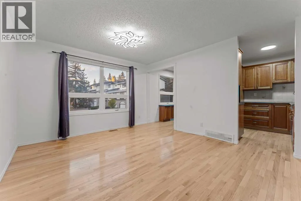 33, 5400 Dalhousie Drive NW