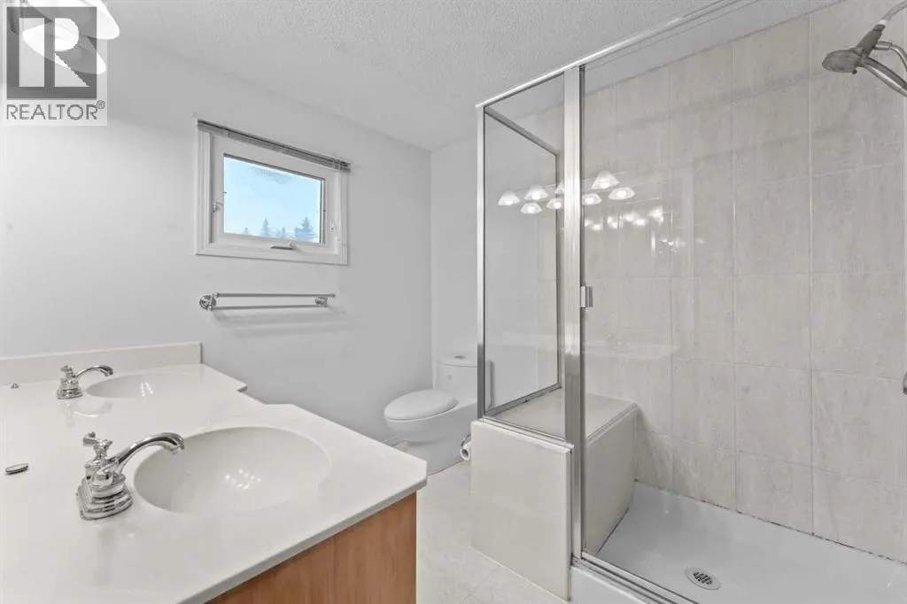 33, 5400 Dalhousie Drive NW