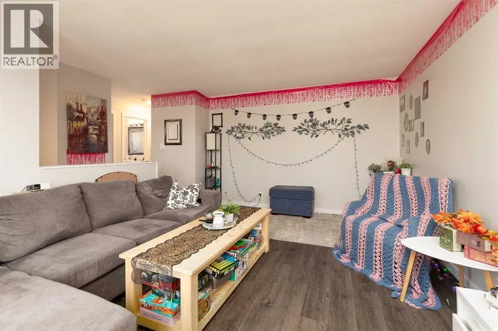 945 Columbia Boulevard W
