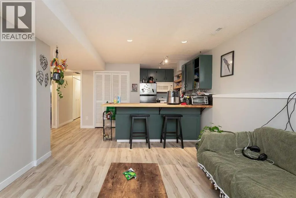 945 Columbia Boulevard W