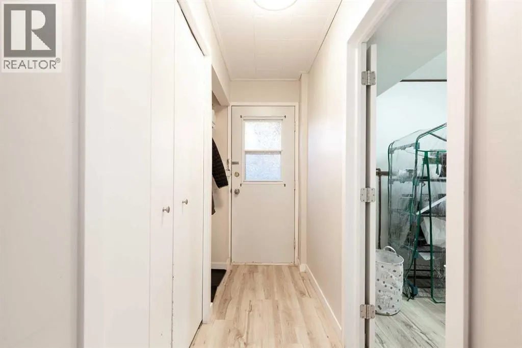 945 Columbia Boulevard W