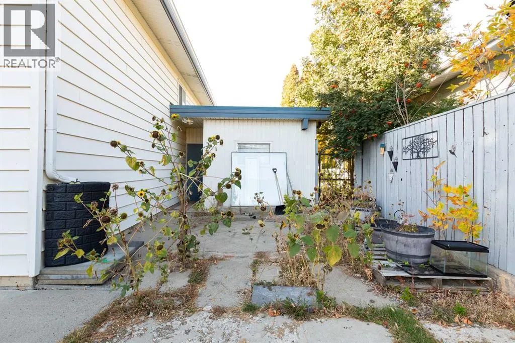 945 Columbia Boulevard W