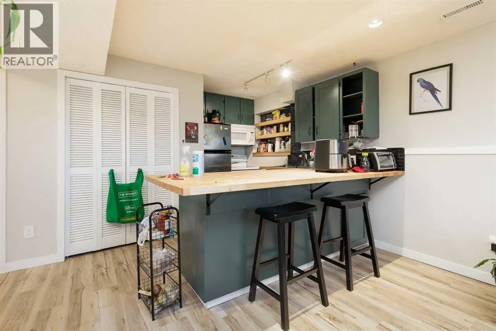 945 Columbia Boulevard W