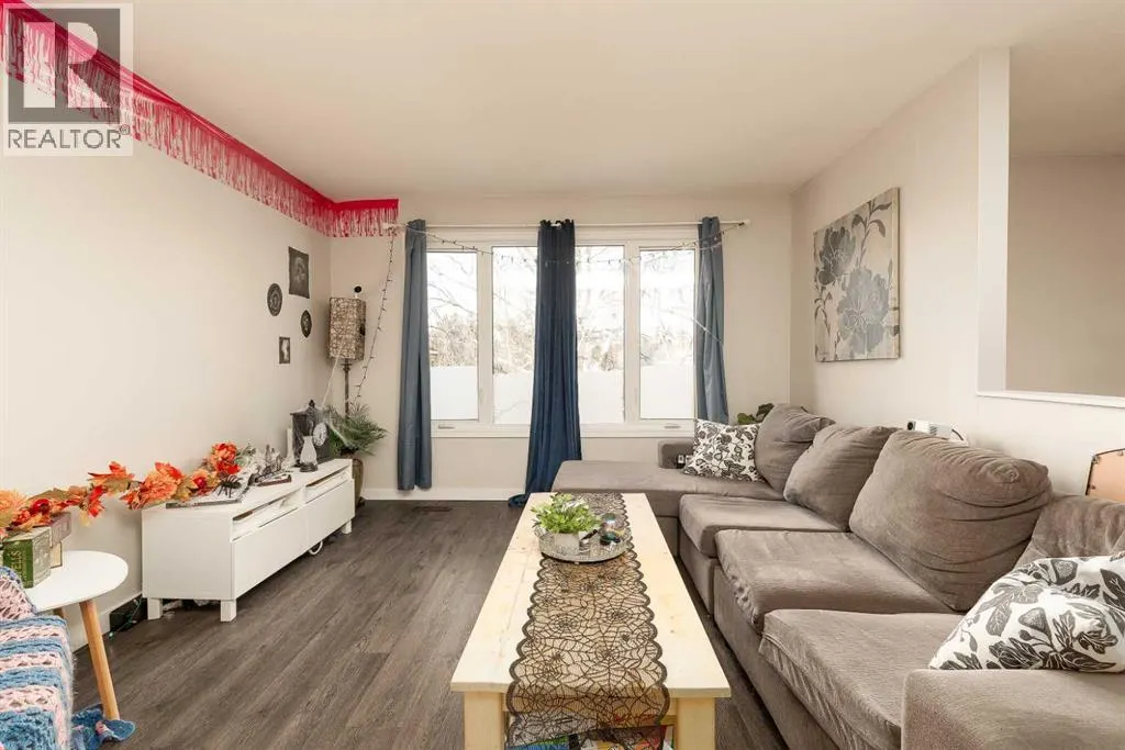 945 Columbia Boulevard W