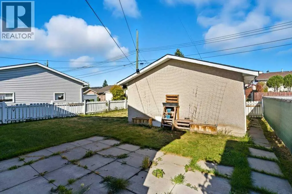 64 Maranda Close NE