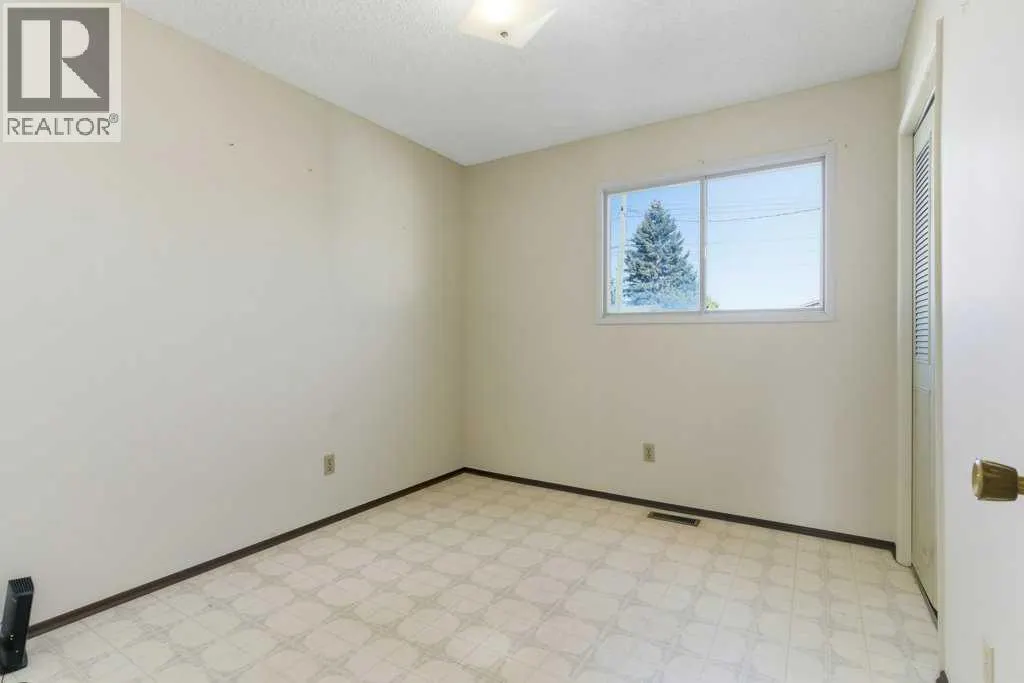64 Maranda Close NE