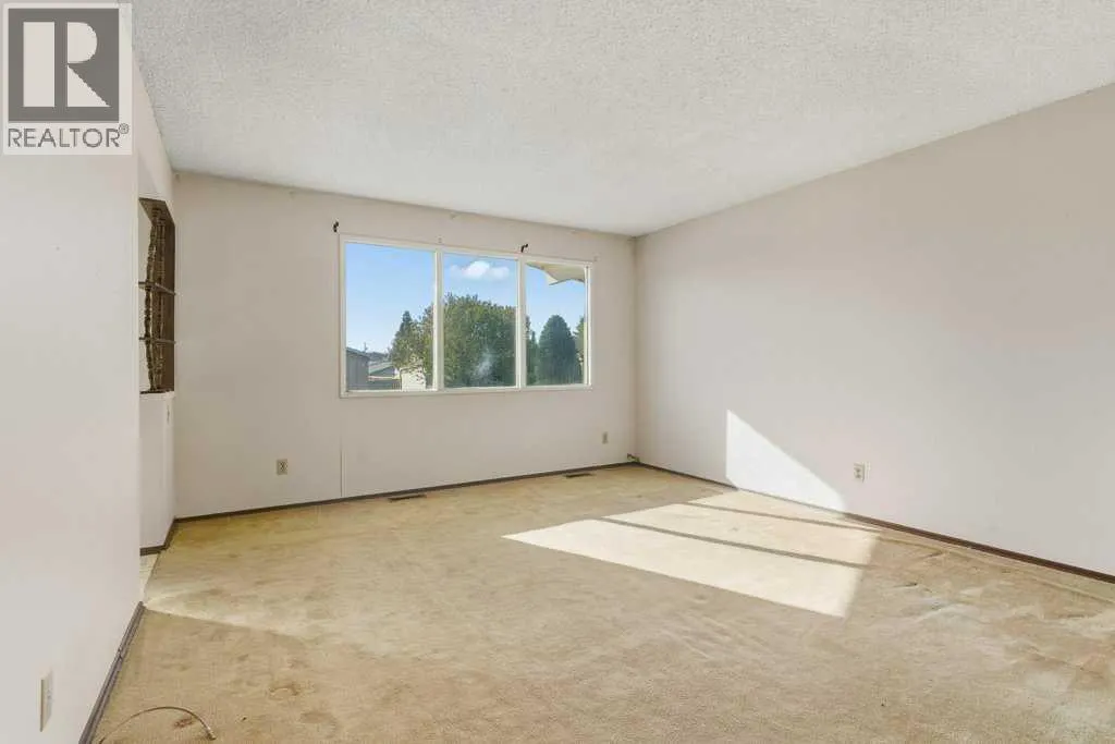 64 Maranda Close NE
