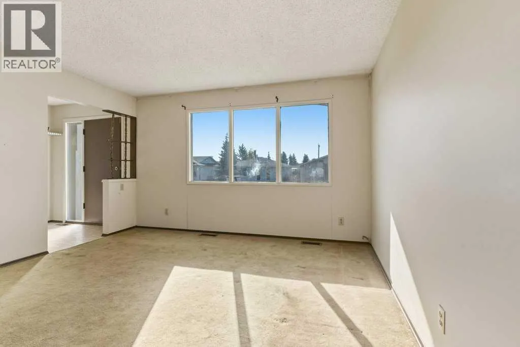 64 Maranda Close NE