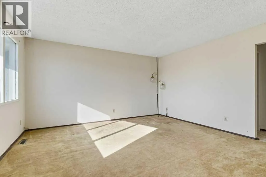 64 Maranda Close NE