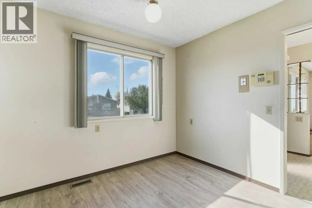 64 Maranda Close NE