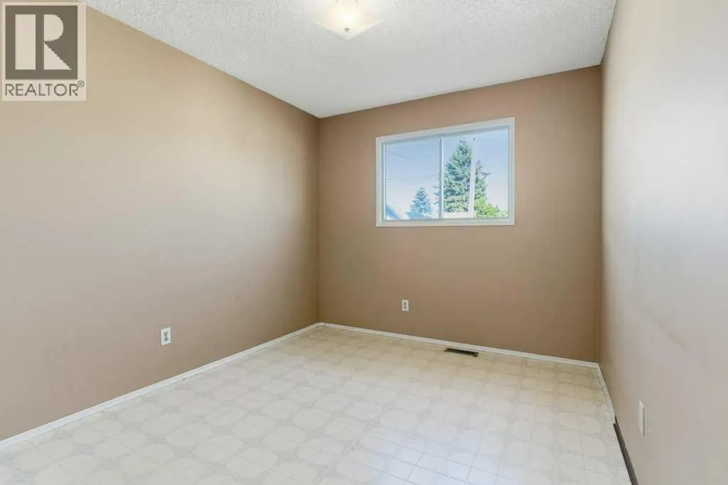 64 Maranda Close NE
