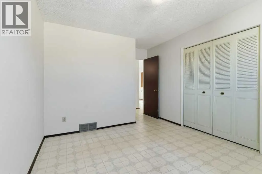 64 Maranda Close NE