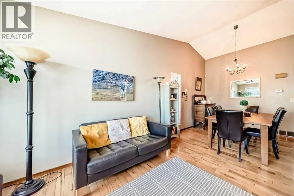 20 Rivergreen Crescent SE