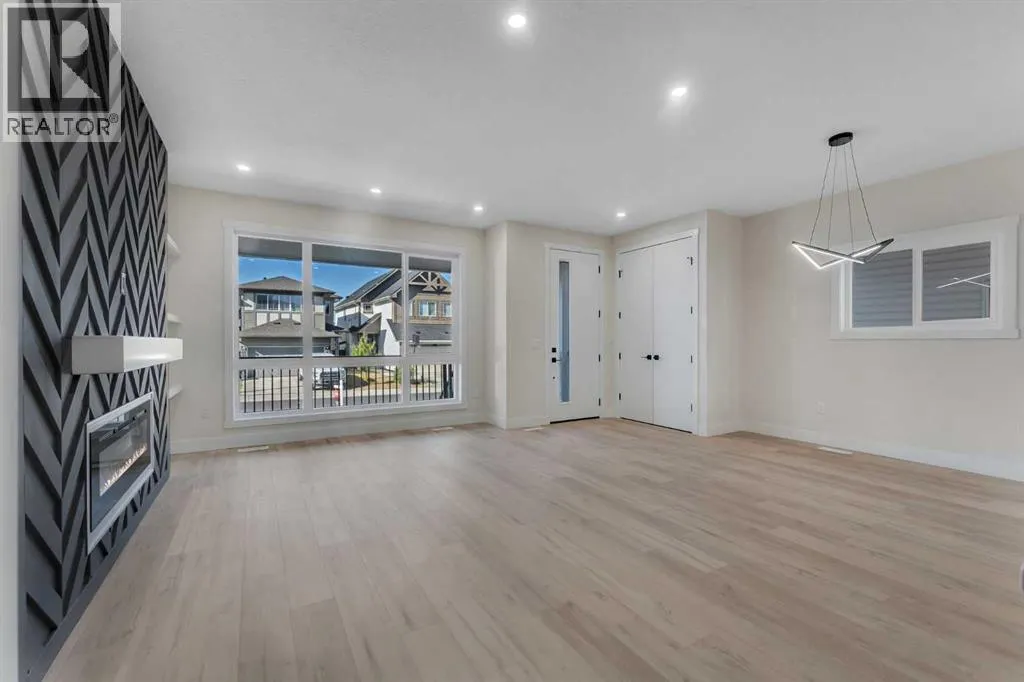 144 Saddlelake Manor NE