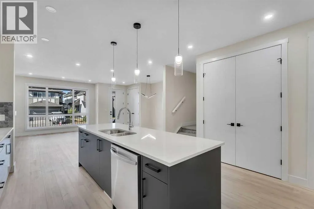 144 Saddlelake Manor NE