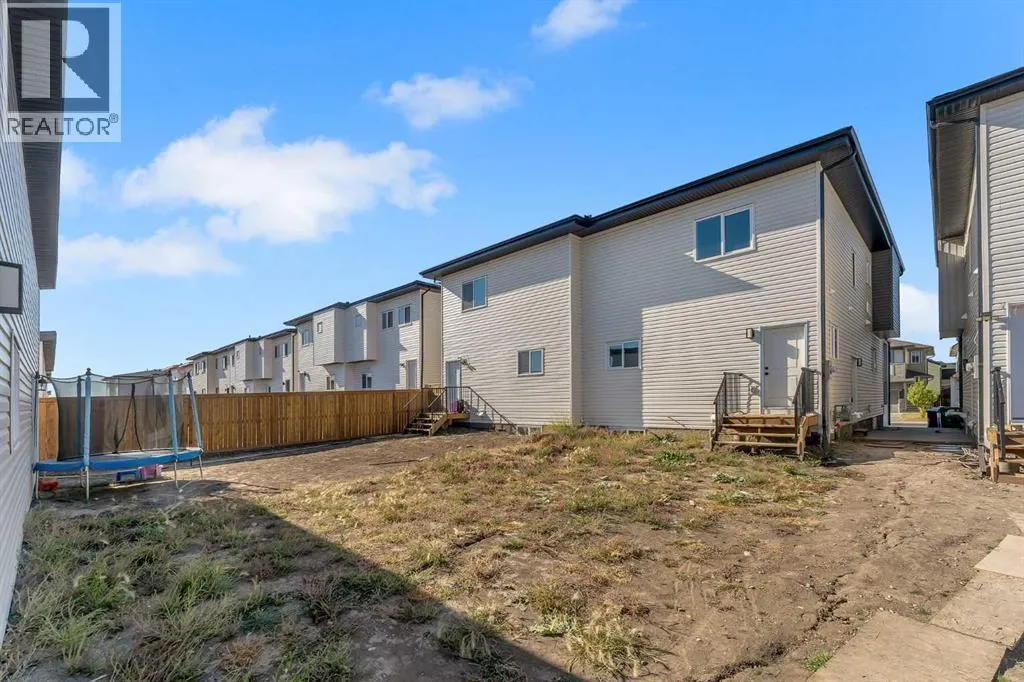 144 Saddlelake Manor NE