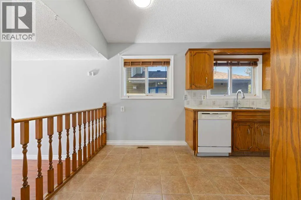 336 Whitworth Way NE