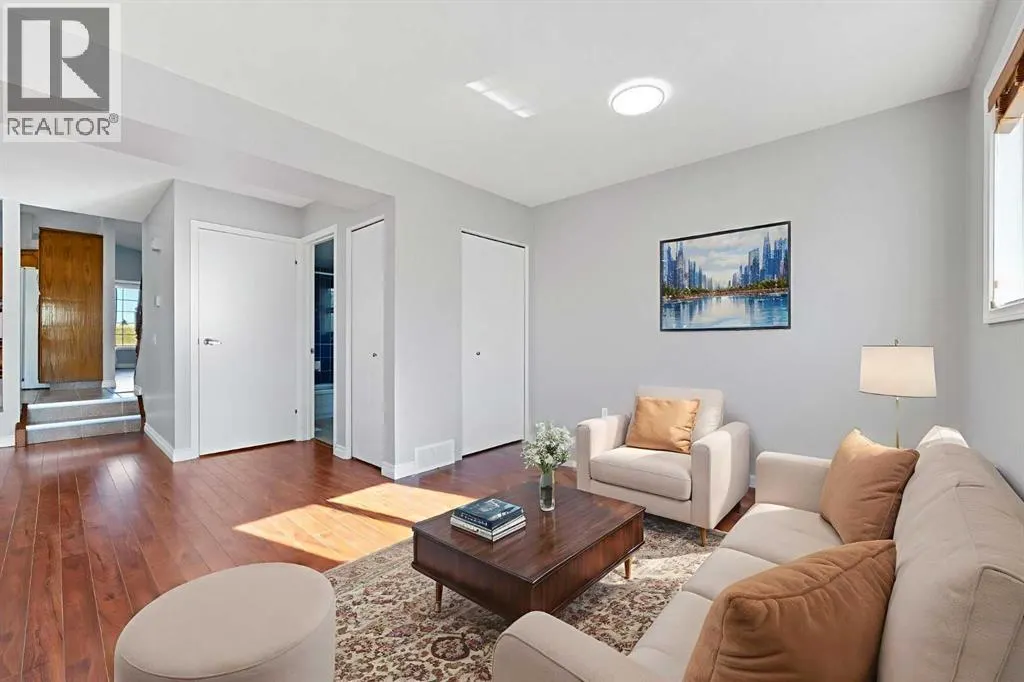 336 Whitworth Way NE