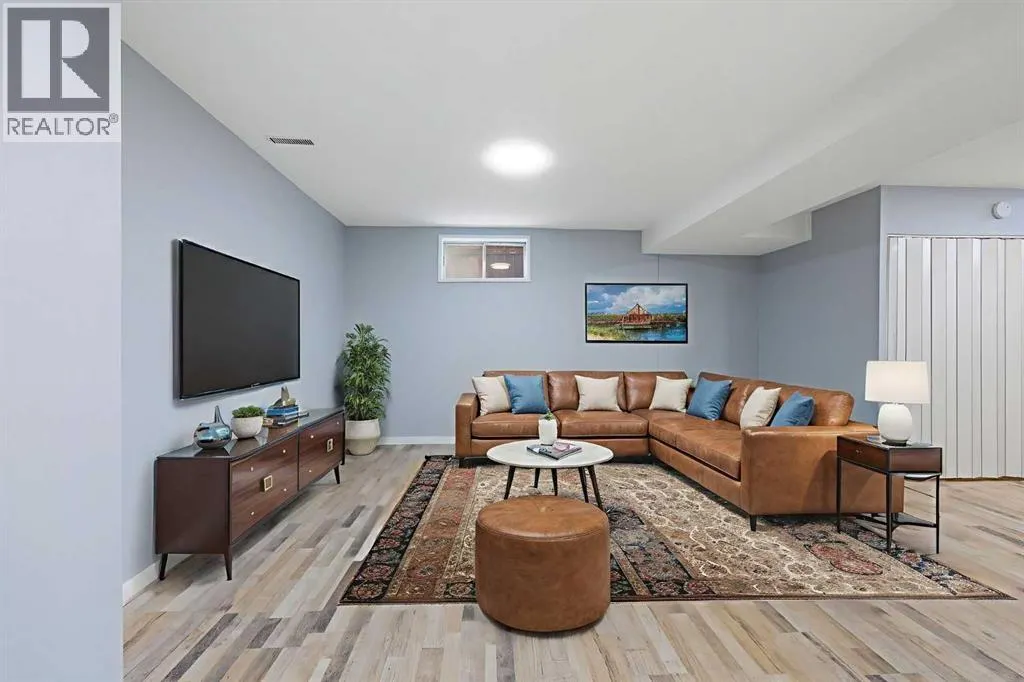 336 Whitworth Way NE