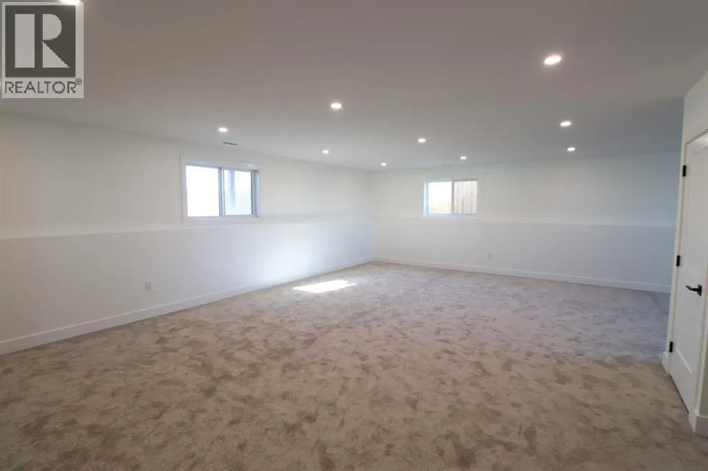 327 9 St