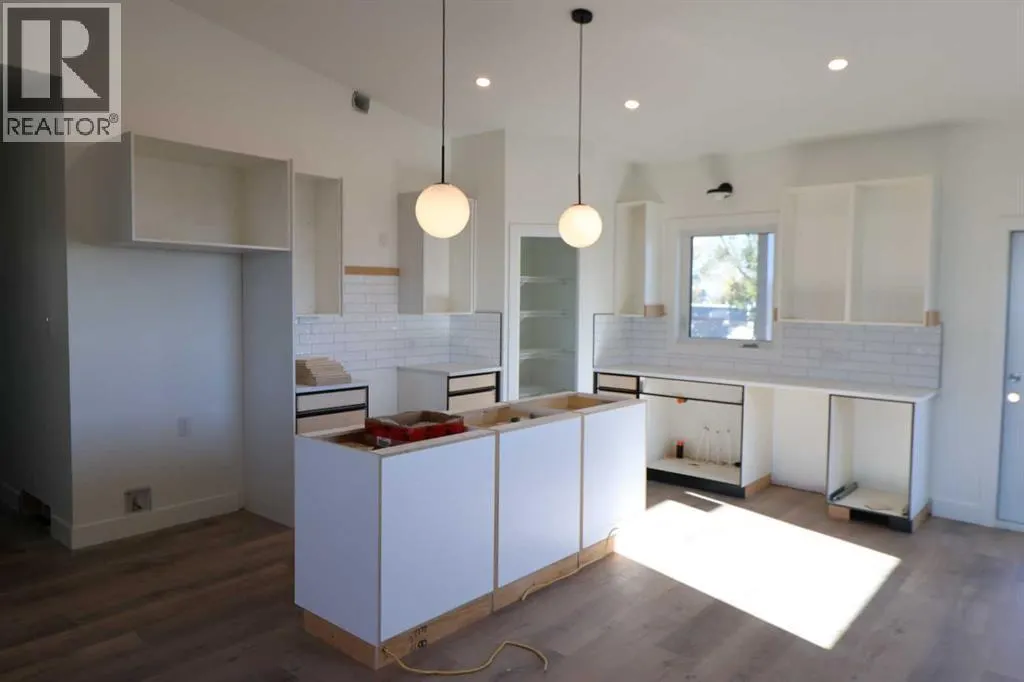 327 9 St