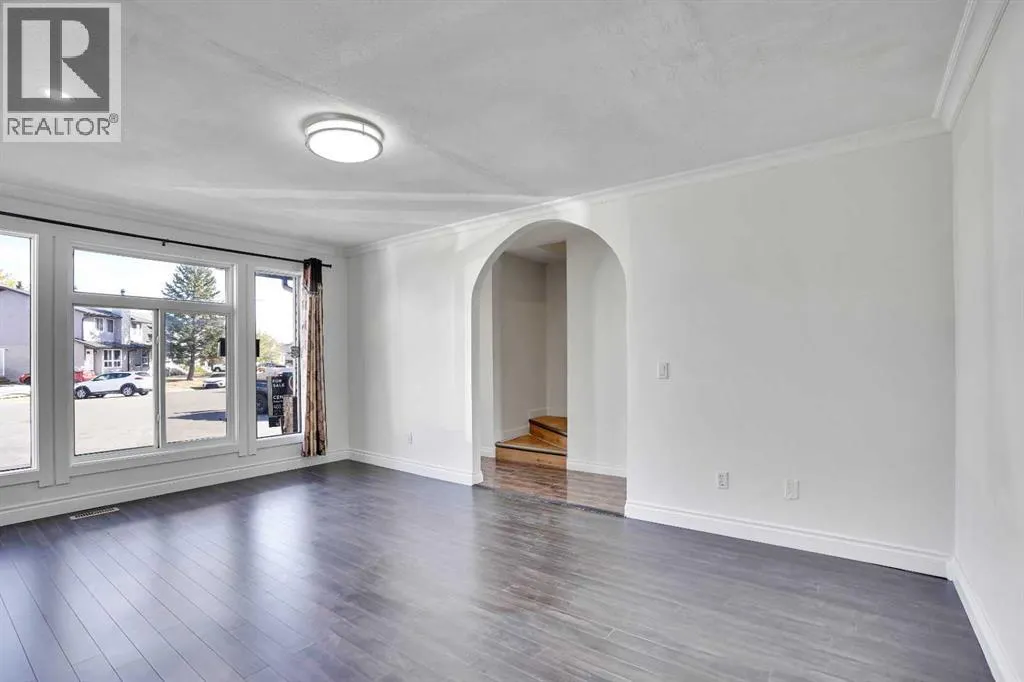 26 Falmead Bay NE