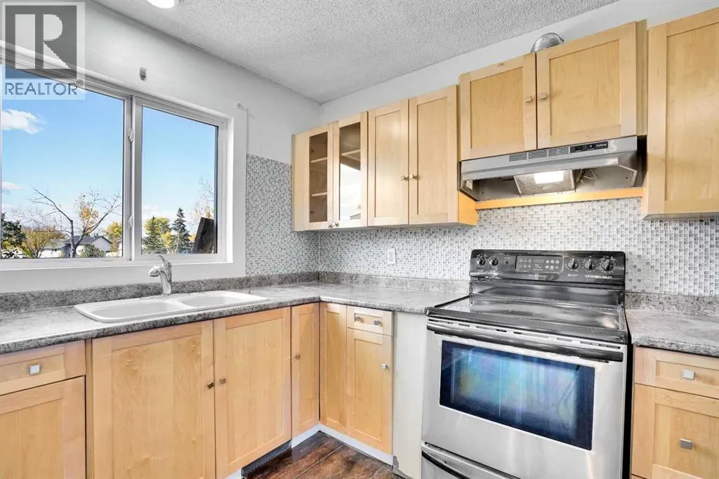 26 Falmead Bay NE