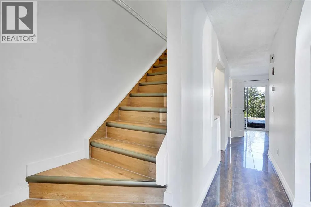 26 Falmead Bay NE