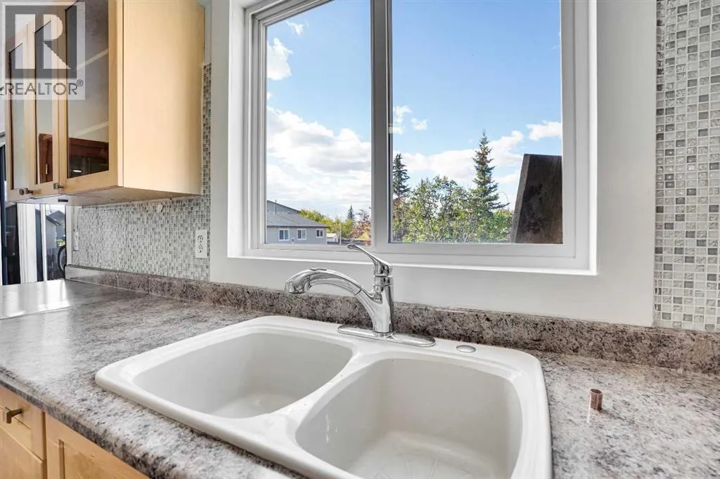 26 Falmead Bay NE