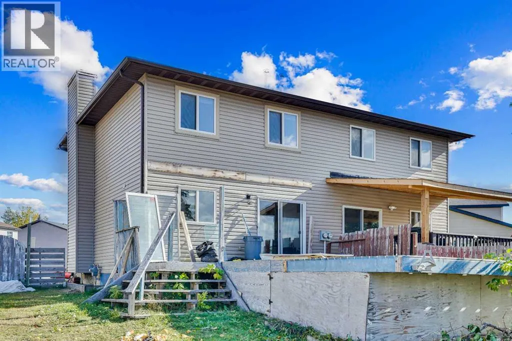 26 Falmead Bay NE