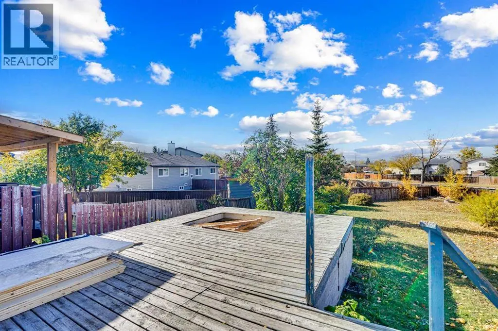 26 Falmead Bay NE