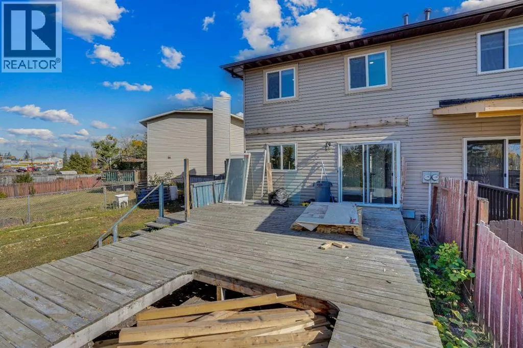 26 Falmead Bay NE