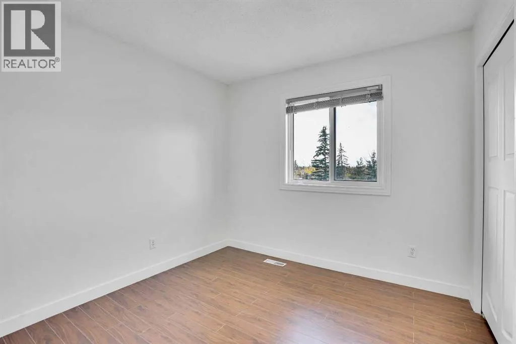 26 Falmead Bay NE