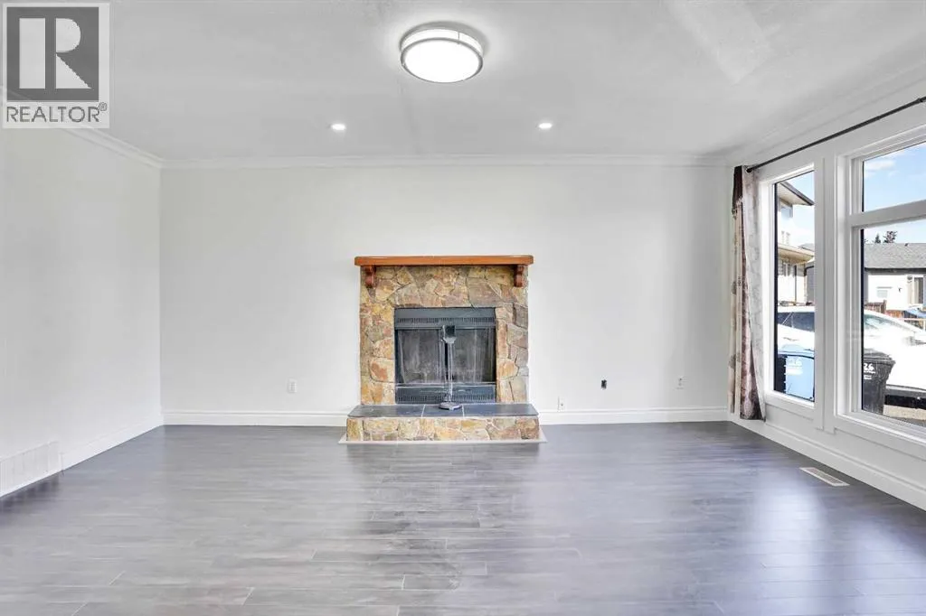 26 Falmead Bay NE