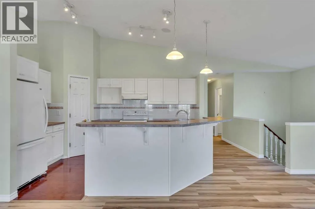 140 Valley Ridge Heights NW