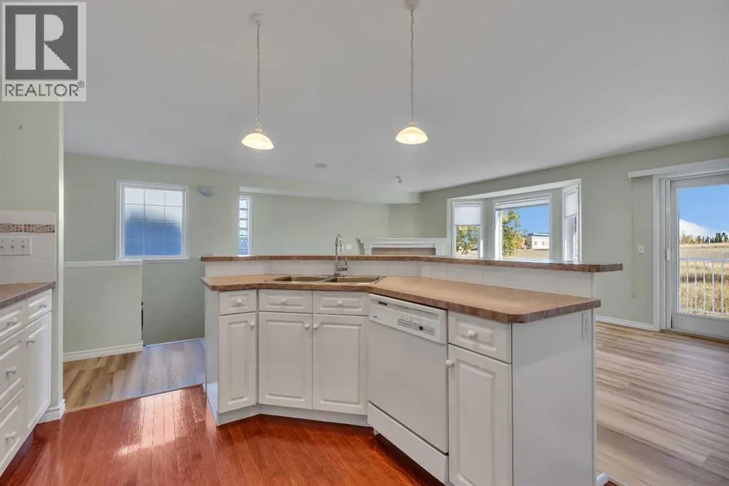 140 Valley Ridge Heights NW